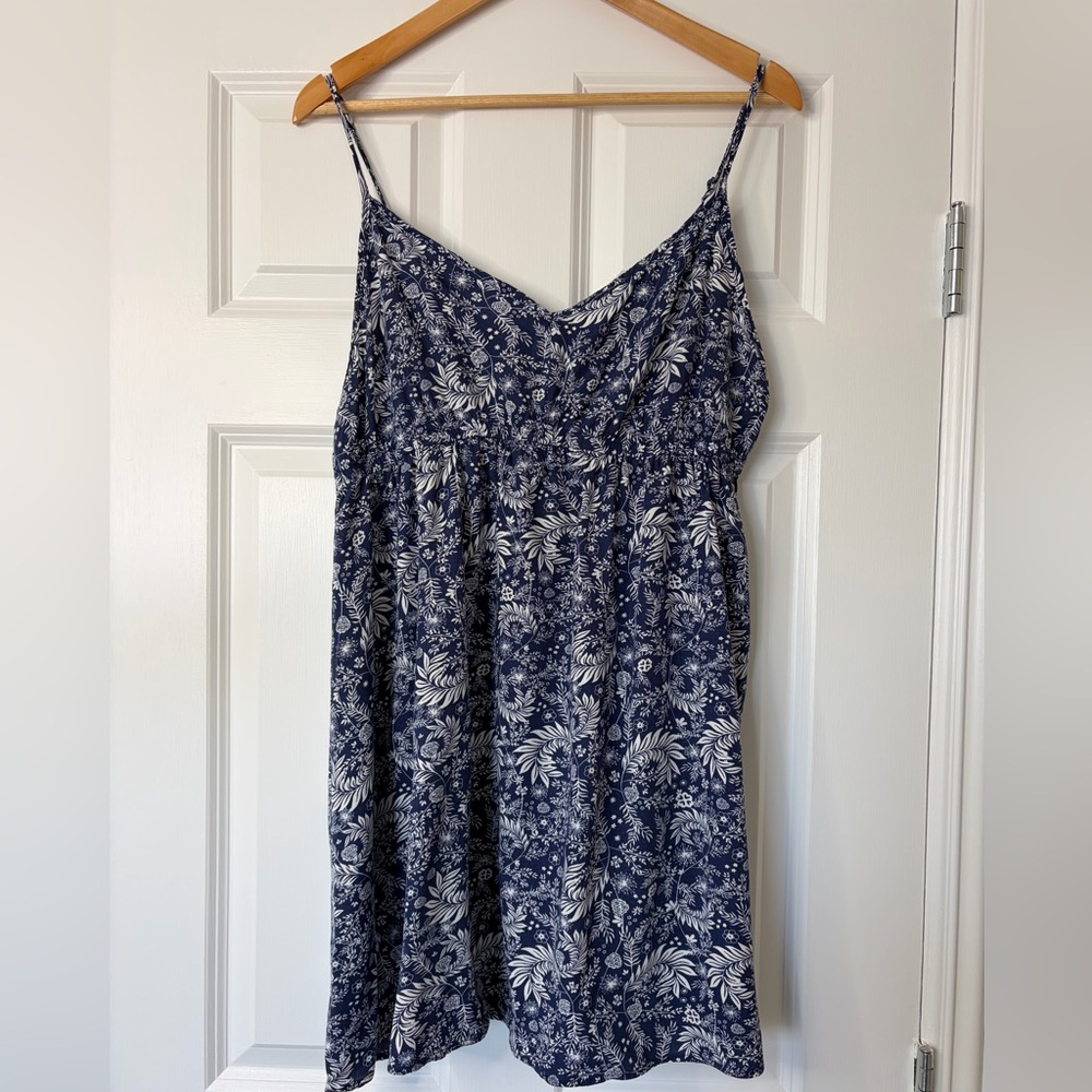 La Vie enRose Floral Blue and White Spaghetti Strap Night/ dress  Size XL